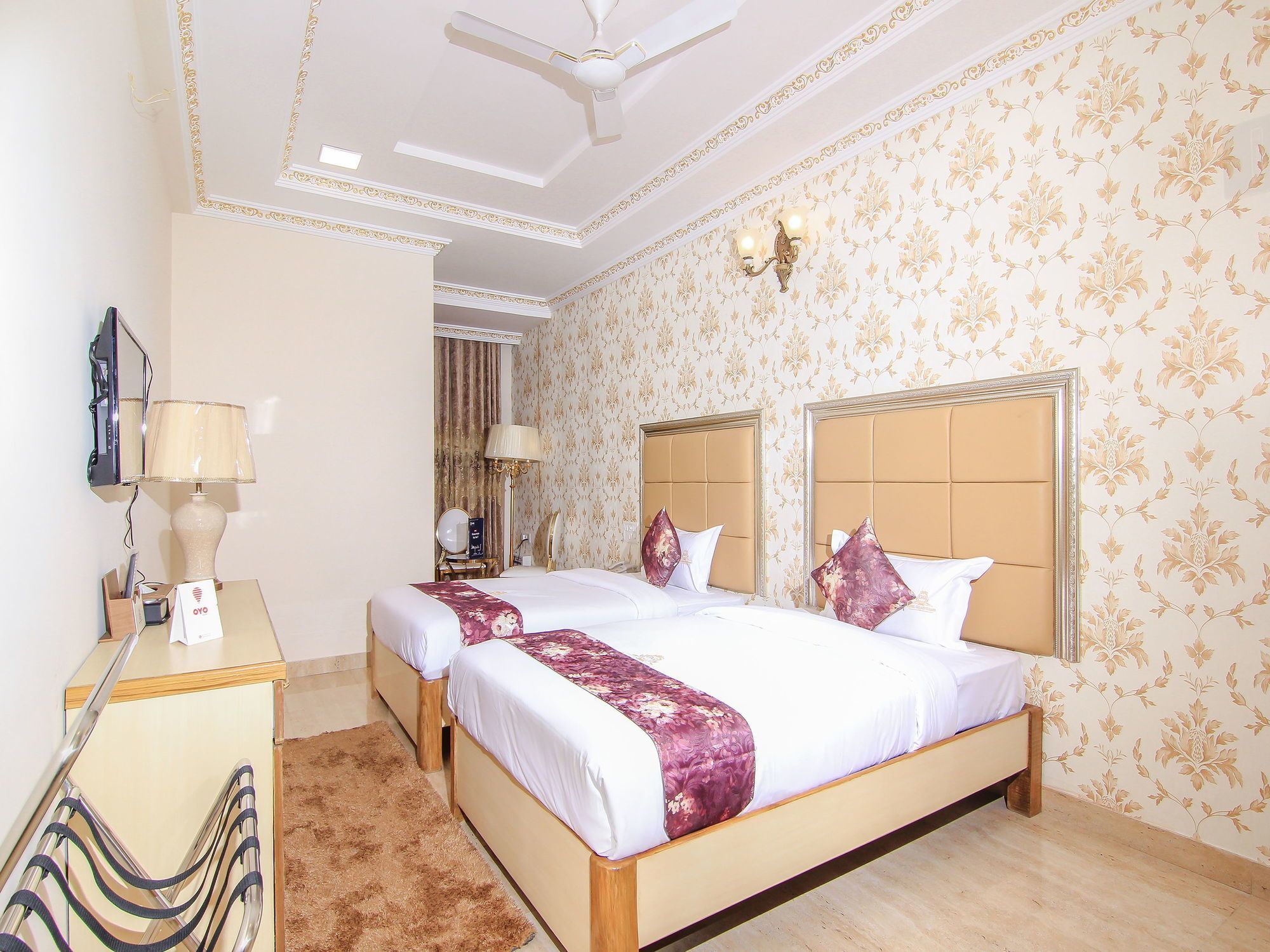 Oyo 11956 Galaxy Grand Hotel Lucknow Exterior photo