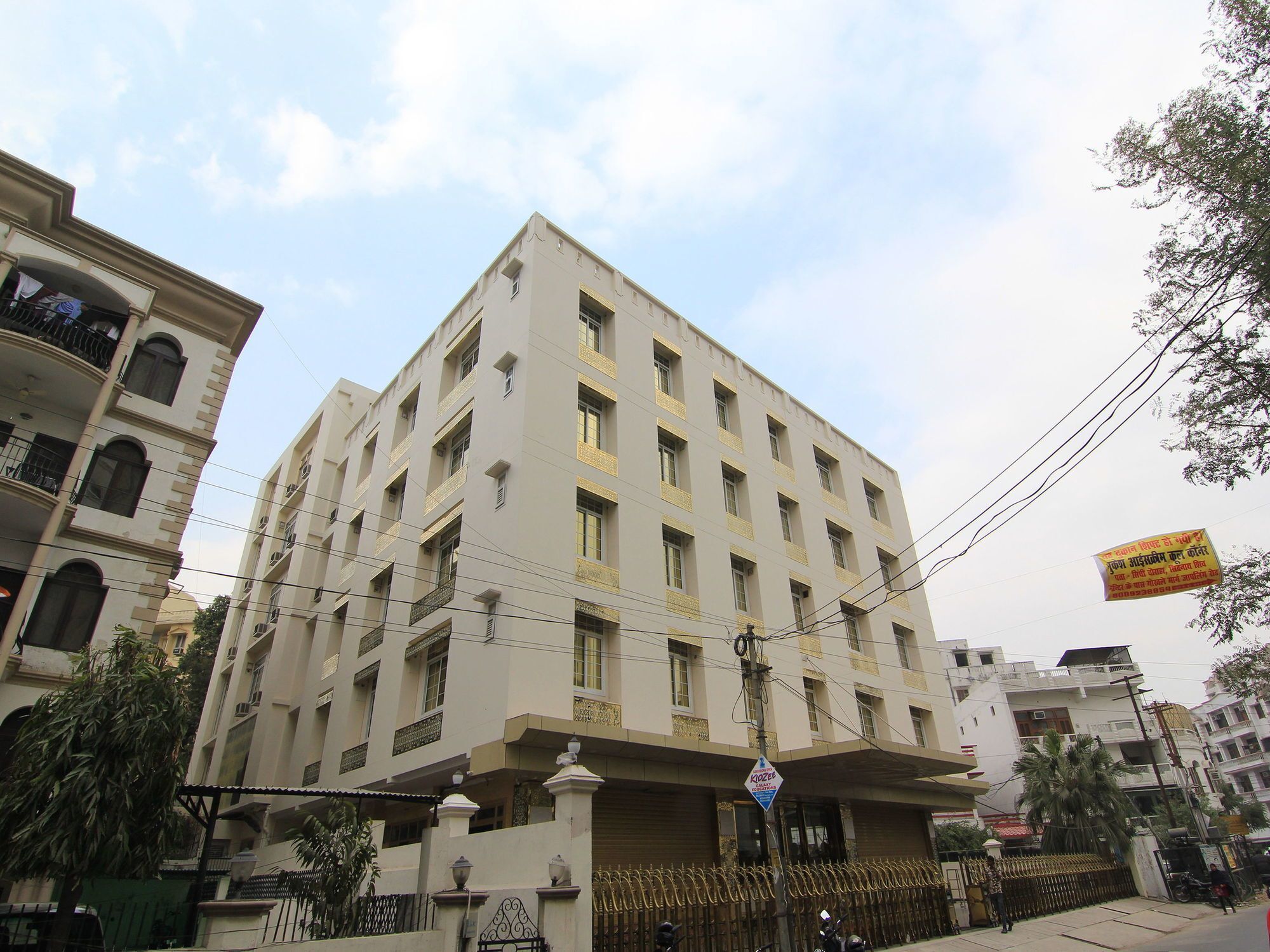 Oyo 11956 Galaxy Grand Hotel Lucknow Exterior photo